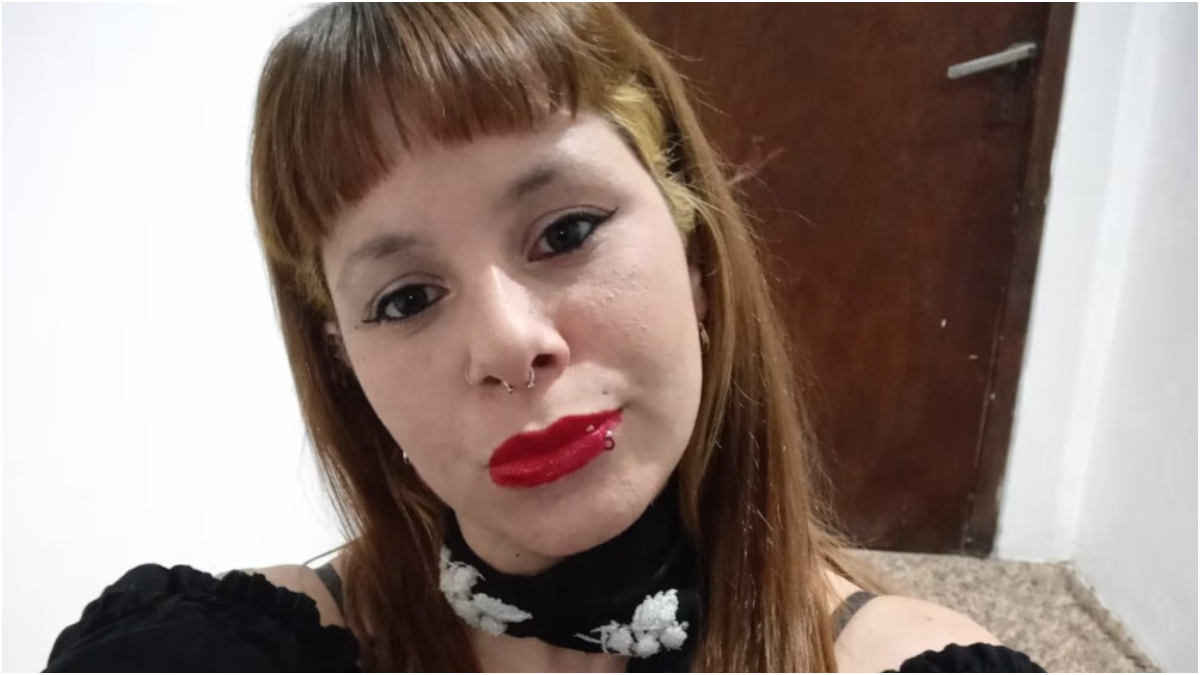 Nair Santoro y su amigo Maxi se encontraban en el boliche La Nueva Reserva de Longchamps cuando un joven intentó propasarse con ella. A la salida los atropelló con su auto.