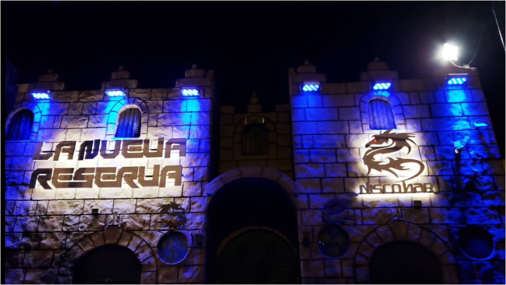 Nair Santoro y su amigo Maxi se encontraban en el boliche La Nueva Reserva de Longchamps cuando un joven intentó propasarse con ella. A la salida los atropelló con su auto.