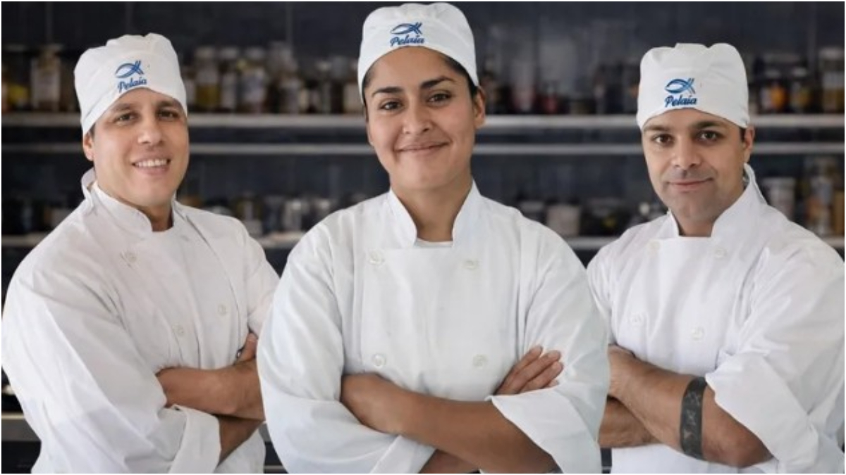 El equipo de la Pescadería Pelaia de Bafield que competirá en la Sushi World Cup está compuesto por Karen, sushi woman y capitana, acompañada por Hernán e Iván.