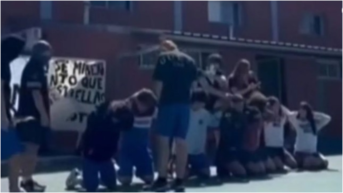 La escena del fusilamiento en el Colegio Gartenstadt de El Palomar desató una ola de cuestionamientos en la comunidad educativa.