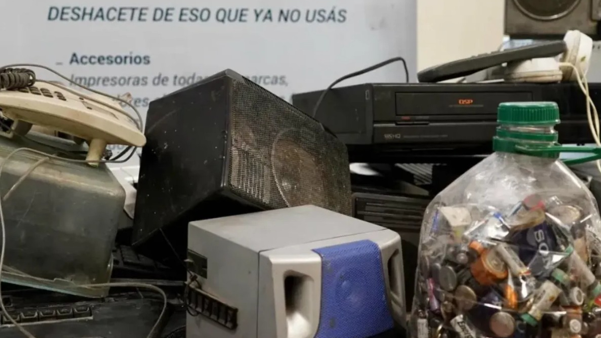 La Campaña RAEE (residuos de aparatos eléctricos y electrónicos) fue puesta en marcha por las autoridades de la Universidad de Lomas de Zamora.