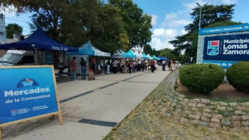 El programa Mercados de la Comunidad de Lomas de Zamora desembarcará mañana jueves 22 de abril en la Plaza Libertad (Laprida 1200).