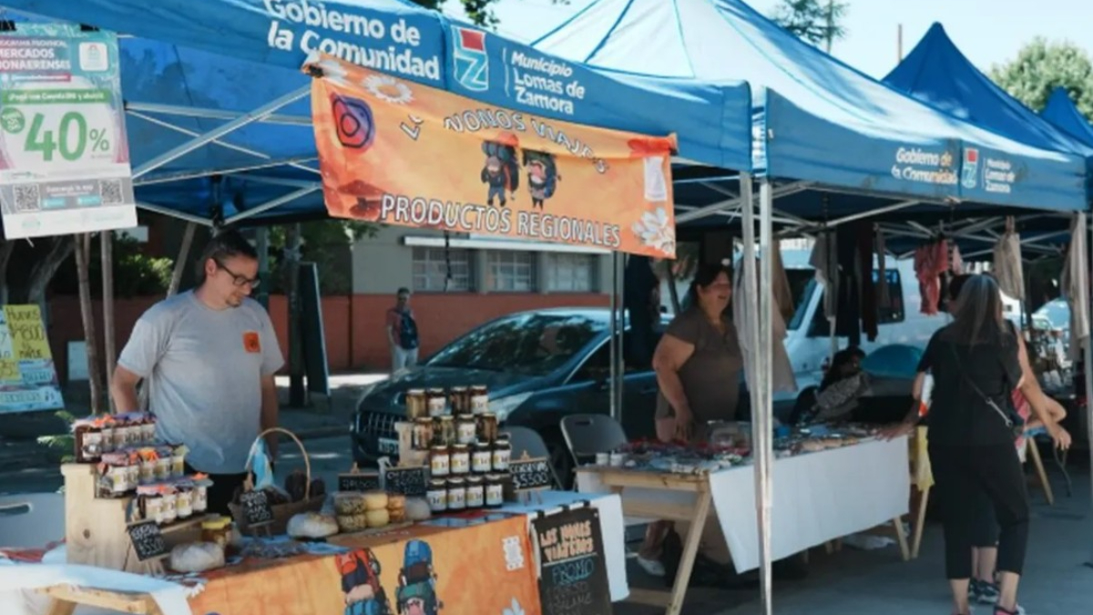 El programa Mercados de la Comunidad de Lomas de Zamora desembarcará mañana jueves 22 de abril en la Plaza Libertad (Laprida 1200).