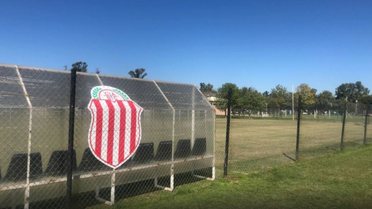 El Polideportivo Municipal de Hurlingham de Vergara y Paso Morales, frente a la estación Juan B. De La Salle del tren Urquiza, que hasta hace meses usó River Plate y ahora ya utiliza Barracas Central.