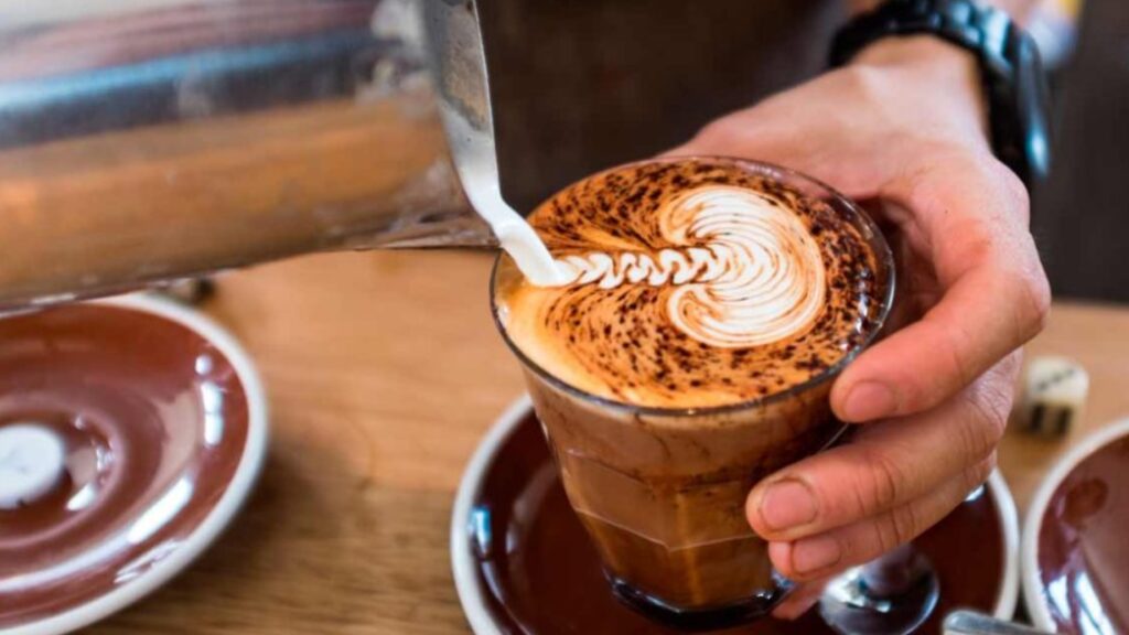 Tres de Febrero, Experiencia Café