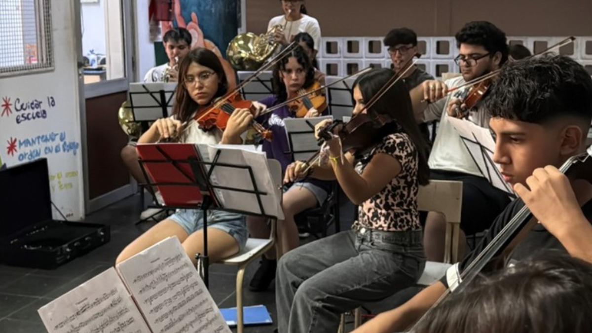La Orquesta "Arsis", con sede en Monte Grande, fue elegida para participar en la 10ª Academia Musical de la Orquesta Francesa de Jóvenes Talentos. Los chicos necesitan ayuida para costear el viaje.