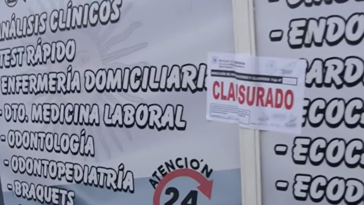 La falsa clínica "Argentina Salud" de González Catán fue clausurada por la Municipalidad de La Matanza mientras avanza la investigación sobre las irregularidades que se cometían en el lugar.