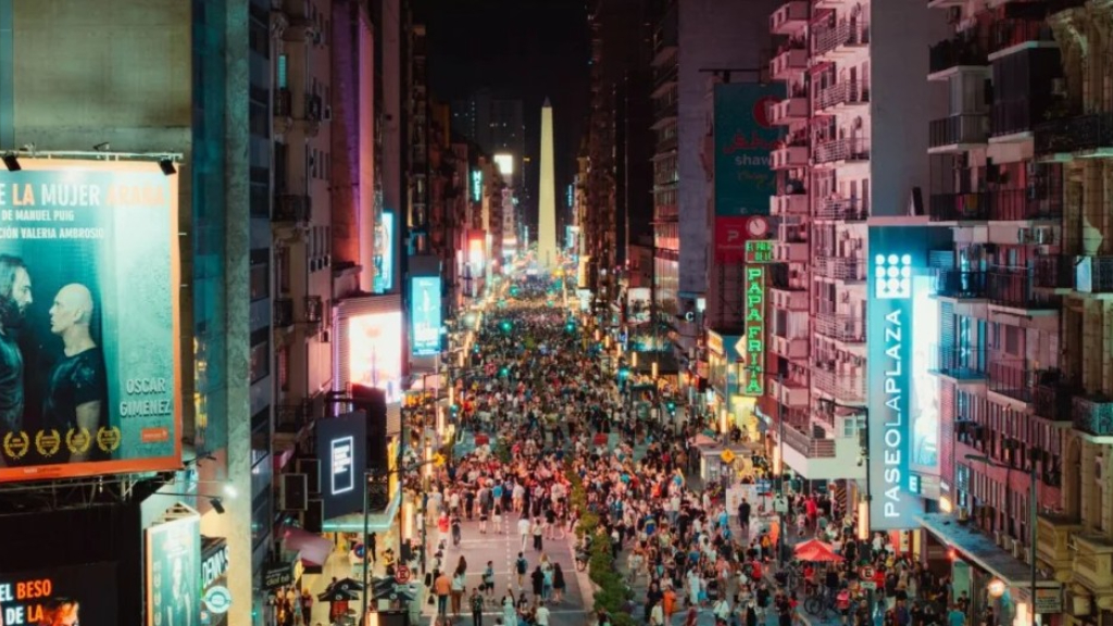 El Obelisco porteño cumple 90 años de vida y habrá festejos a lo grande sobre la avenida Corrientes.