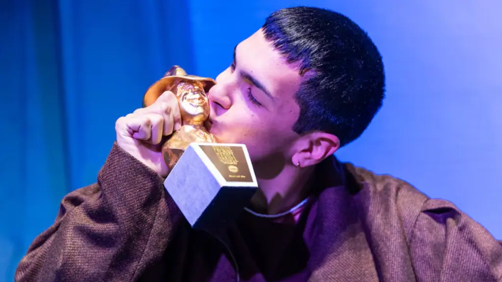 MIlo J fue el gran protagonista de los Premios Carlos Gardel: estuvo nominado a 18 categorías y ganó en 12, entre ellas la preciada estatuilla de oro.