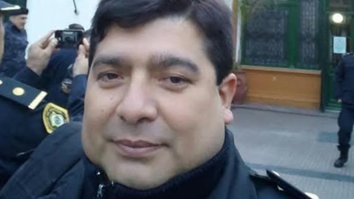 Diego Fernando Ponce, de 46 años, era comisario de la Policía Bonaerense y estaba de franco cuando fue abordado por cuatro motochorros en González Catán, partido de La Matanza, que lo asesinaron a balazos.