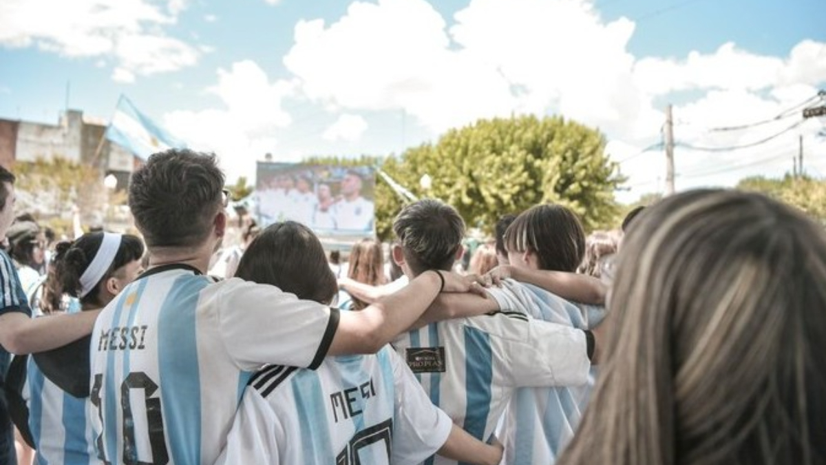 Escobar Alienta se llama la movida de la comuna local para que los vecinos puedan disfrutar del Mundial 2026 e las calles y con descuentos en los comercios de los barrios.