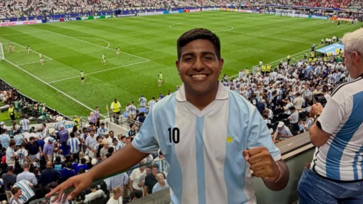 Bruno Coronel es de Burzaco y combinó sus estudios con distintos trabajos y emprendimientos para conseguir el dinero para poder viajar a cubrir el Mundial 2026.