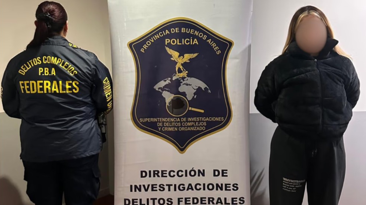 Lucía Fernanda Díaz Da Mota trabaja en la Policía de Seguridad Aeroportuaria en Ezeiza. La acusad de robar bajo la modalidad de Viuda Negra a una vecino de Quilmes.
