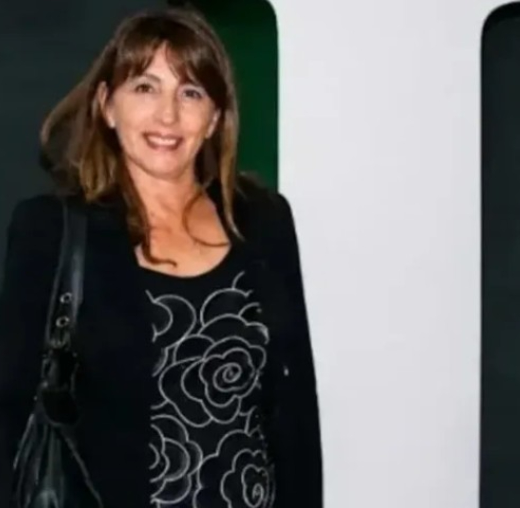 La abogada Graciela Martínez, en una foto junto a su hijo Carlos Ignacio, que admitió haberla matado y enterrado en un pozo en el fondo de su casa de Castelar.