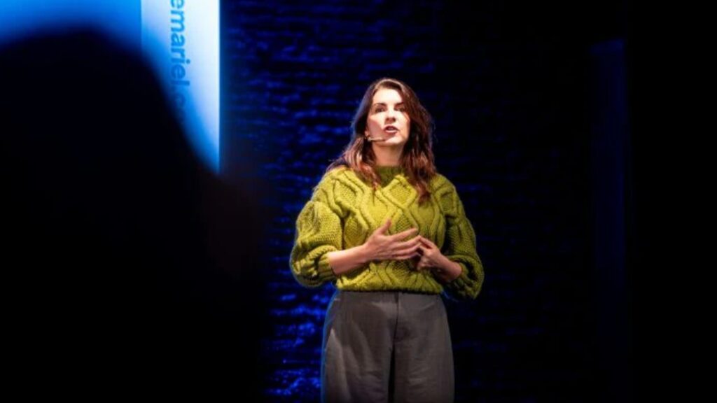 Mariel Fernández, Provincia