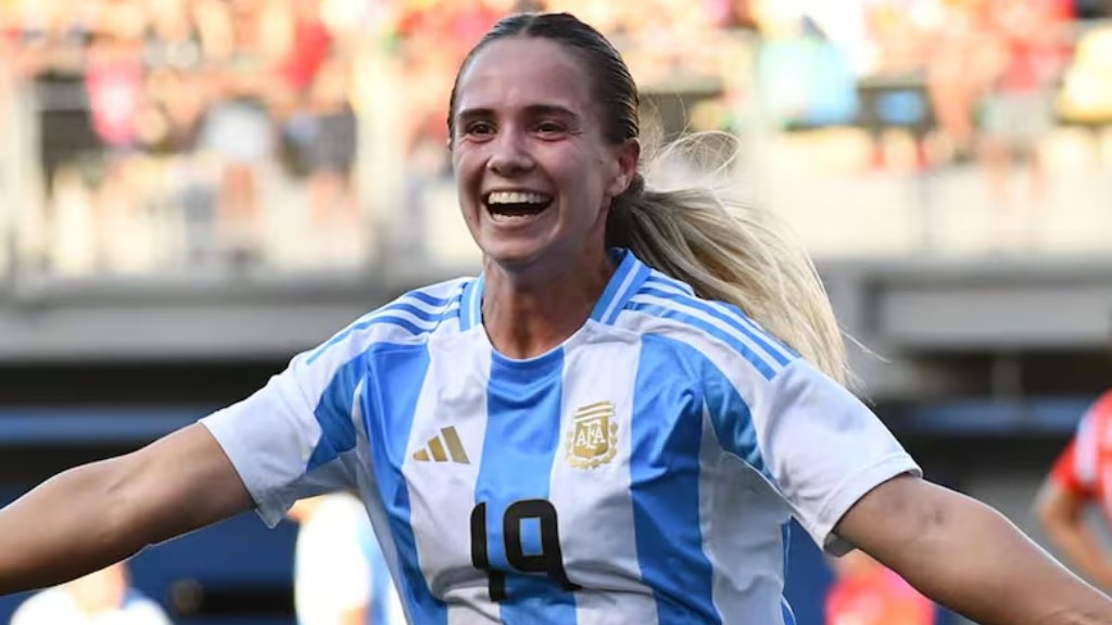 La futbolista de Racing Agostina Holzheier es habitual convocada a la Selección argentina y ahora jugará en EE.UU.