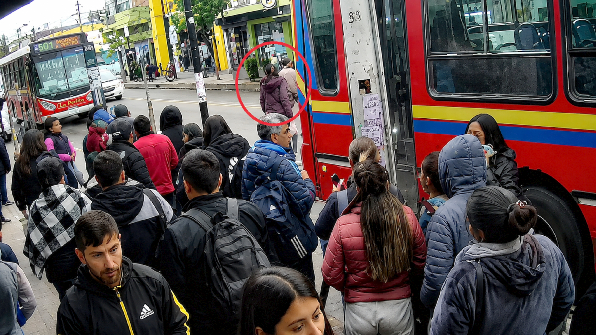 Moreno: una mujer fue atropellada por un colectivo que dio marcha atrás y murió.