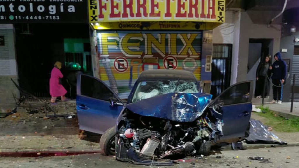 Quilmes, joven, auto, pared