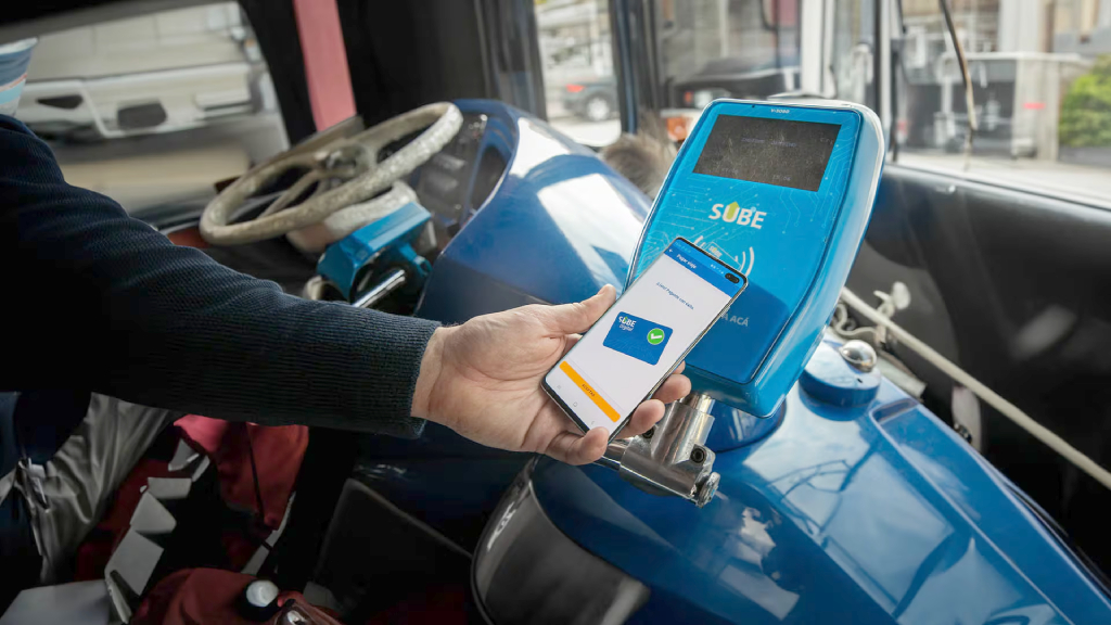 Descuentos para viajar en subte y colectivo en el AMBA: qué bancos y billeteras devuelven hasta el 100% del pasaje