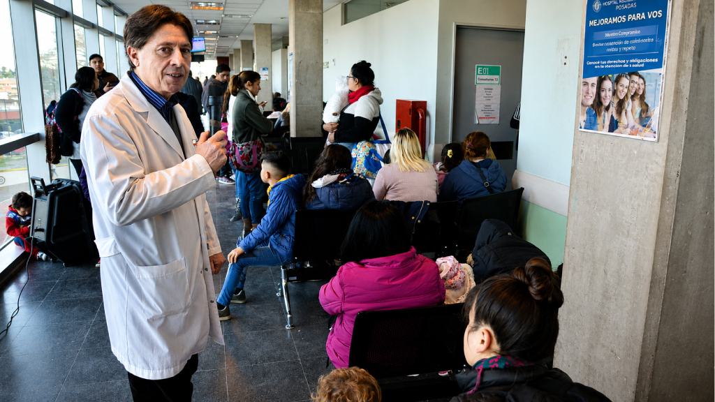 Reglamentan el pago por atención médica a los extranjeros en los hospitales públicos nacionales.