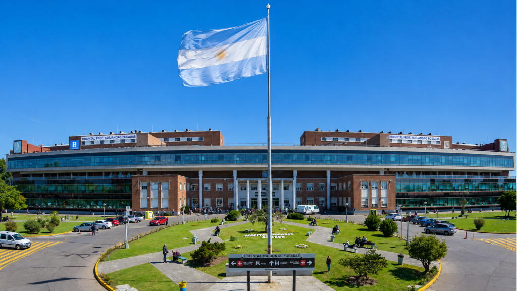 El Hospital Posadas, de El Palomar, será uno de los establecimientos públicos que le empezará a cobrar por atención médica a los extranjeros no residentes.