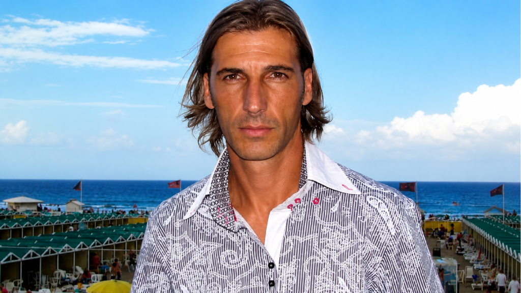 Leonel Gancedo, ex jugador de River, es el impulsor del compejo de pádel en Castelar Norte.