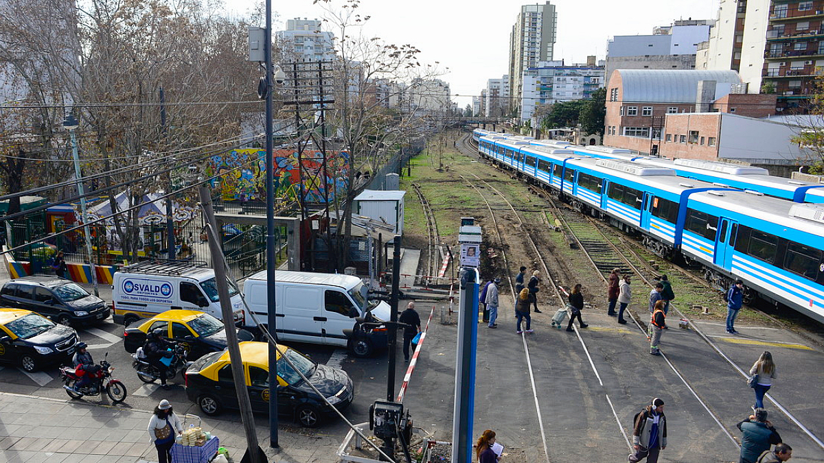 Proyectan eliminar 20 barreras del Tren Sarmiento.