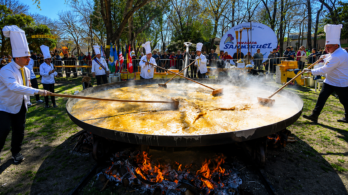 Boulogne celebra su 62° aniversario con un omelette gigante