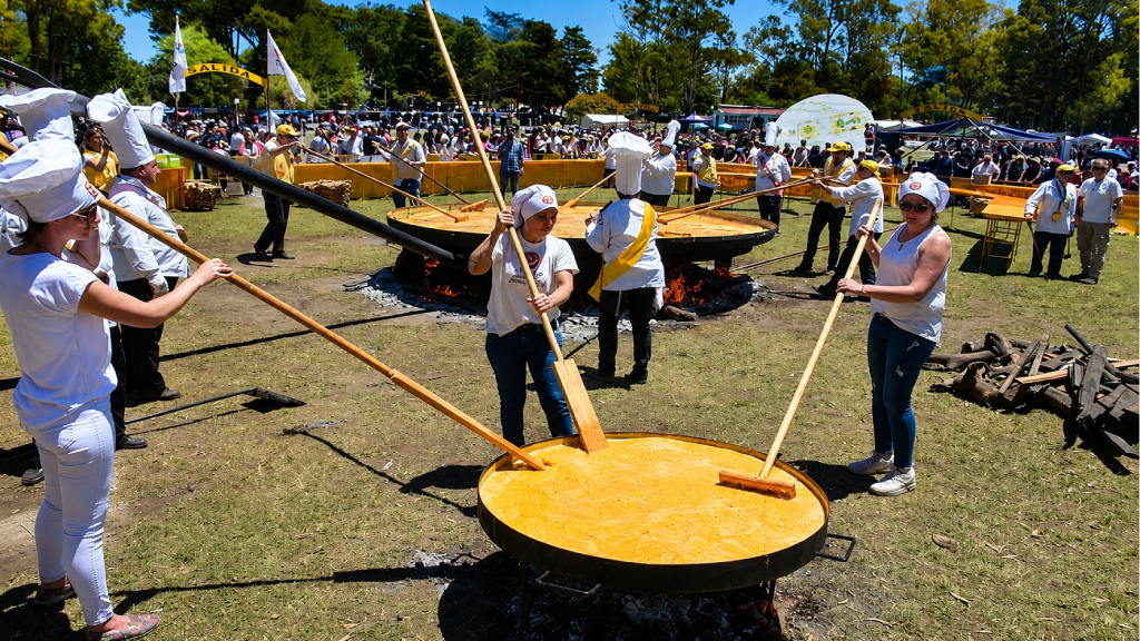 Boulogne celebra su 62° aniversario con un omelette gigante