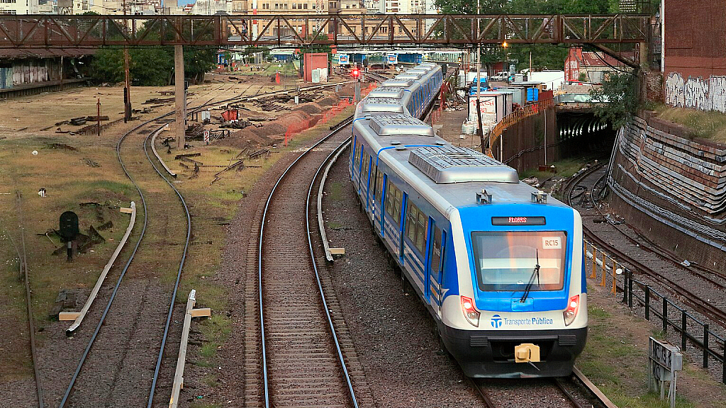 Proyectan eliminar 20 barreras del Tren Sarmiento.