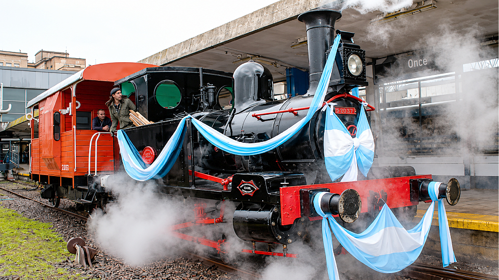 Haedo repatria una vieja locomotora a vapor para celebrar un nuevo aniversario del viaje inaugural del Ferrocarril del Oeste