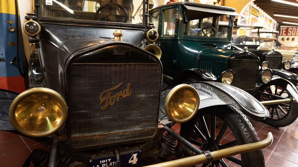 La Plata, Museo del Automóvil y Ramos Generales “Colección Rau”