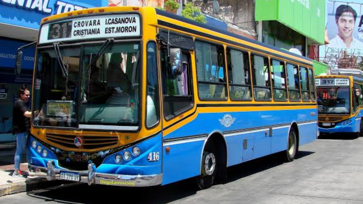 El colectivo 317 cambió de recorrido en la Zona oeste del Conurbano.