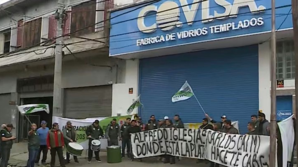 Cerro COVISA, fábrica de vidrios templados en Tres de Febrero.