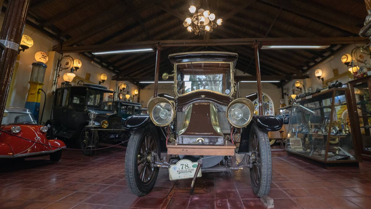 La Plata, Museo del Automóvil y Ramos Generales “Colección Rau”