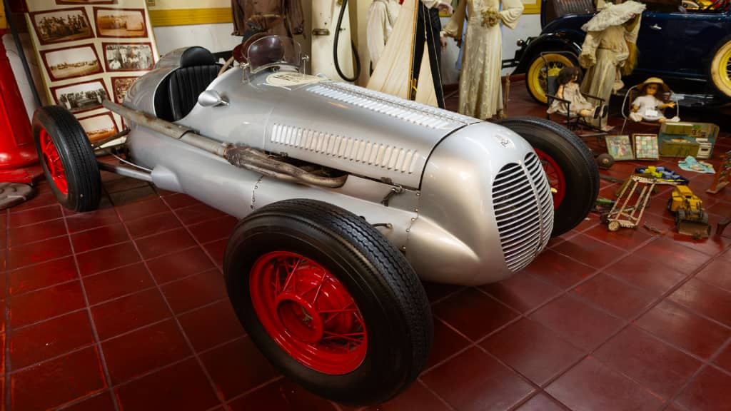 La Plata, Museo del Automóvil y Ramos Generales “Colección Rau”