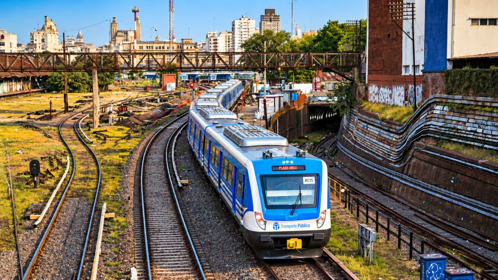 El Tren Sarmiento funcionará con servicio reducido el domingo.
